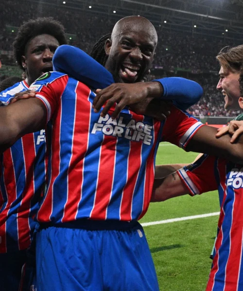 Jean-Philippe Mateta decide la finale di Conference League, i tifosi del Milan esplodono sui social