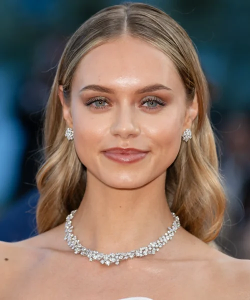 Laila Hasanovic, fascino da star a Cannes: la fidanzata di Jannik Sinner brilla sul red carpet