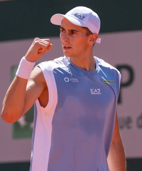Roland Garros, sorride anche Matteo Arnaldi: eliminato Tsitsipas in quattro set