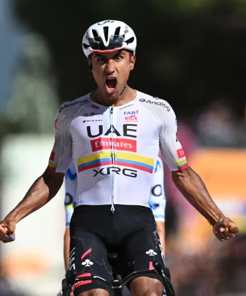 Giro d’Italia: Narvaez fa tris in volata a Chiavari