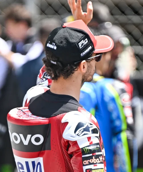 Joan Mir punito, Pecco Bagnaia sul podio: i commissari spiegano