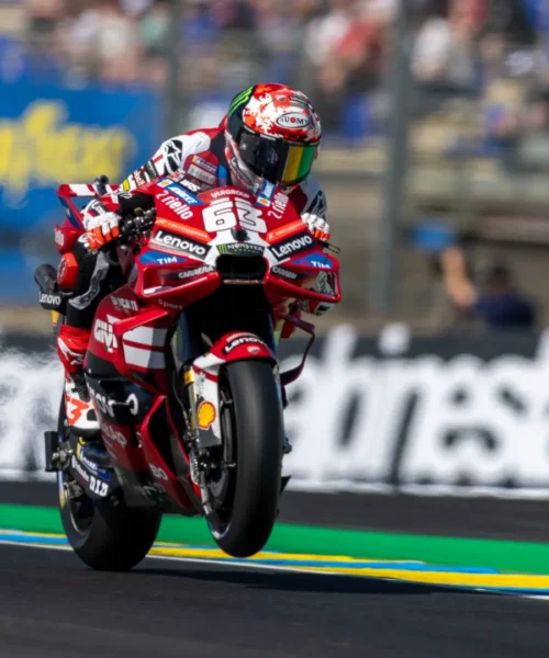 Rinascita Ducati a Le Mans: Pecco Bagnaia in pole davanti a Marc Marquez