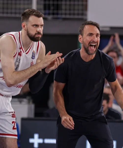 L’Olimpia cade a Brescia in gara 2, Poeta deluso: “Poco intelligenti”