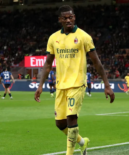 Tracollo Milan, San Siro non ce la fa più: tutti contestati, Rafa Leao nel mirino