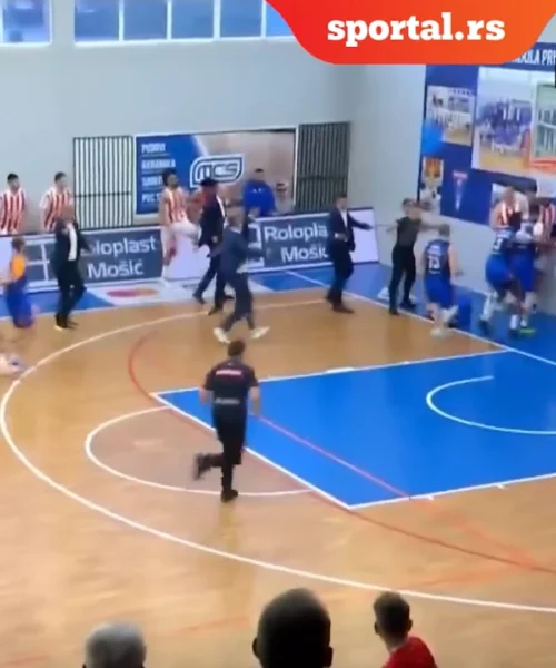 Incredibile rissa in Serbia, botte da orbi, sei espulsi: guarda il video