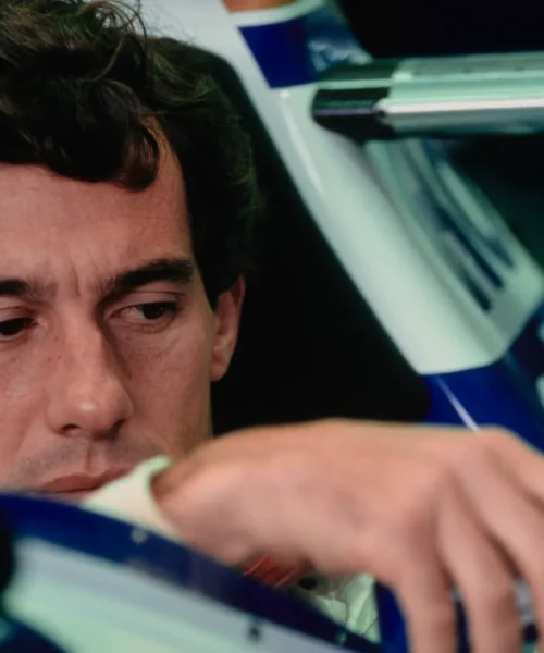 Trentadue anni fa è morto Ayrton Senna: le foto di un campione sfortunato