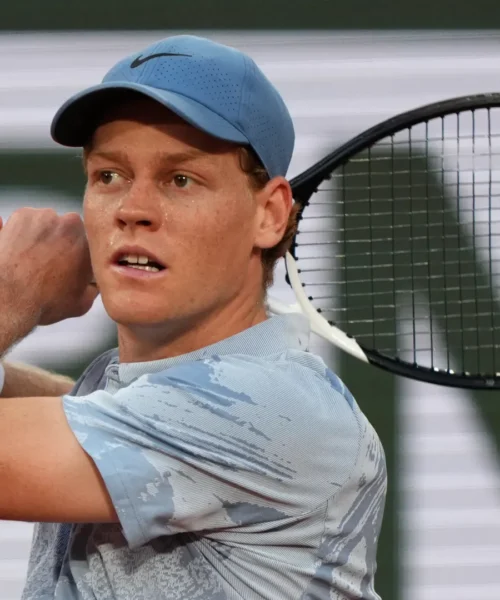Roland Garros, Jannik Sinner non tradisce all’esordio: Tabur va ko