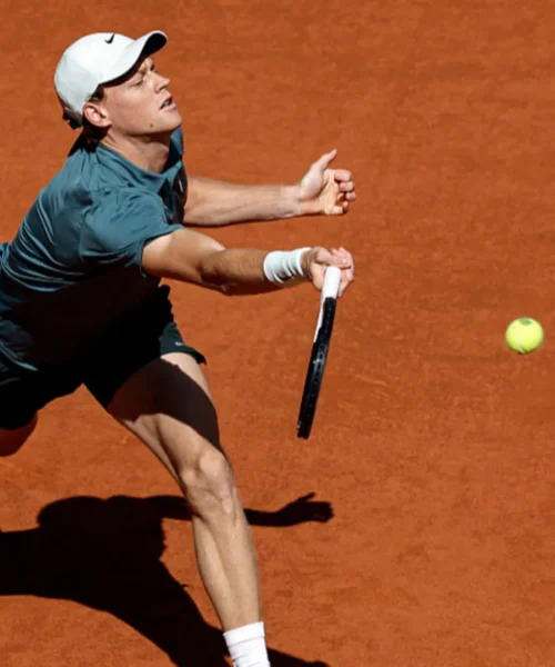Jannik Sinner, primo set da numero 1 contro Arthur Fils a Madrid