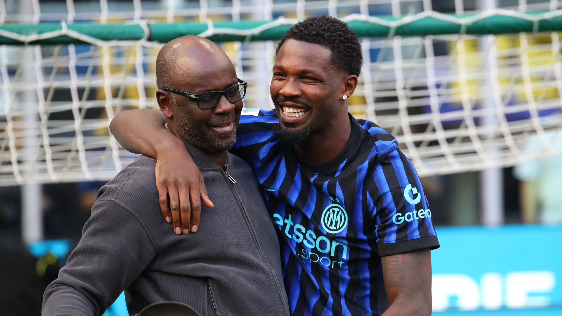 Thuram provoca il Milan: bufera durante la festa, rischia una sanzione. Critiche anche per papà Lilian
