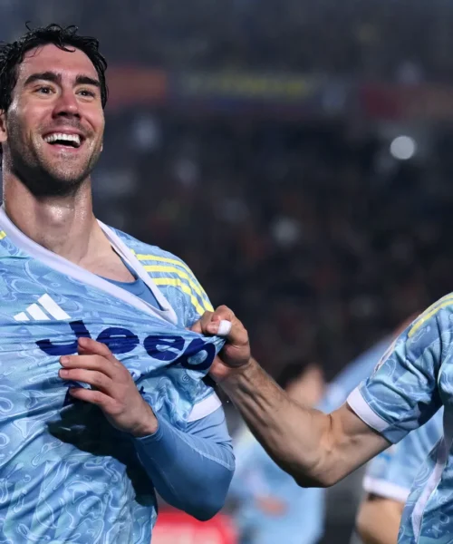 Gol lampo di Vlahovic, la Juve vince a Lecce e sorpassa il Milan