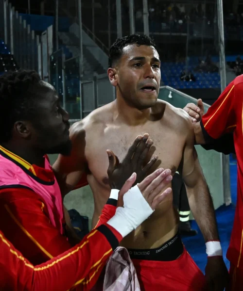 Gol e lacrime per Cheddira: il Lecce batte il Pisa, vede la salvezza e manda i toscani e il Verona in B