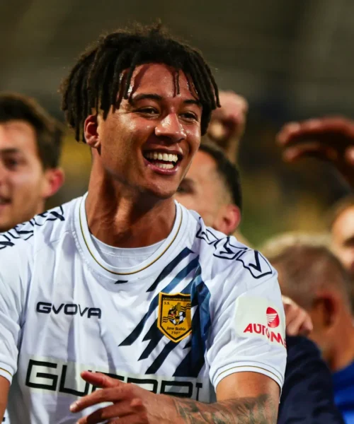 Playoff Serie B, stabilite le semifinali: la Juve Stabia gela Modena, Catanzaro a valanga sull’Avellino