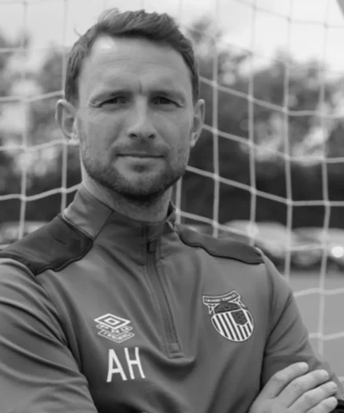 Lutto nel mondo del calcio, a 38 anni è morto Alex Hughes