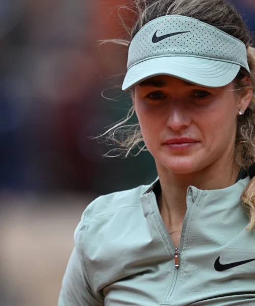 Anna Kalinskaya inciampa sul più bello: giornata amara per l’ex compagna di Jannik Sinner
