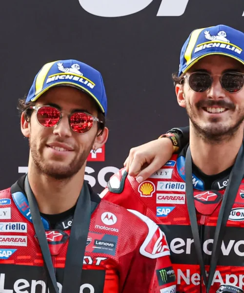 Pecco Bagnaia via, Enea Bastianini punge la Ducati