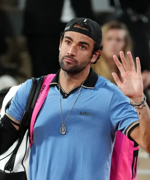 Matteo Berrettini, epilogo amaro al Roland Garros: nuovo infortunio, Matteo Arnaldi in semifinale