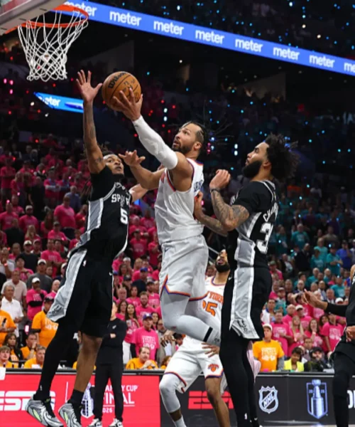 Wembanyama stecca, New York Knicks corsari in gara-1 delle Finals