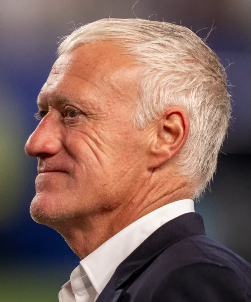 Mondiali 2026: lutto Deschamps, la vignetta di Charlie Hebdo fa infuriare la Francia