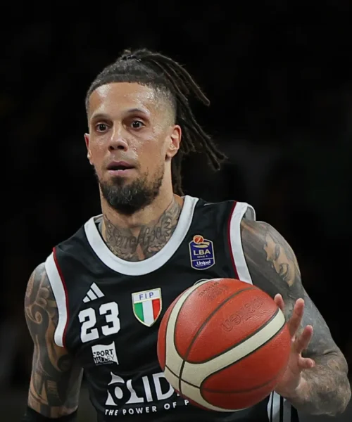 Squalificato Hackett, mano pesante della FIP