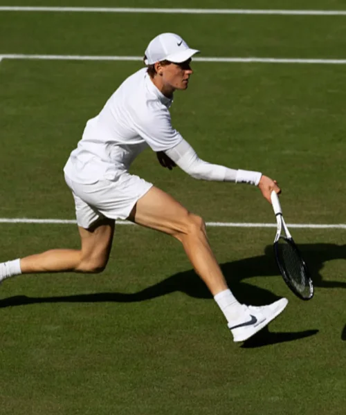 Jannik Sinner, primo allenamento a Wimbledon: via al percorso per il bis