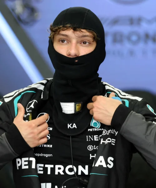 Kimi Antonelli torna in pista ma gioca a nascondino