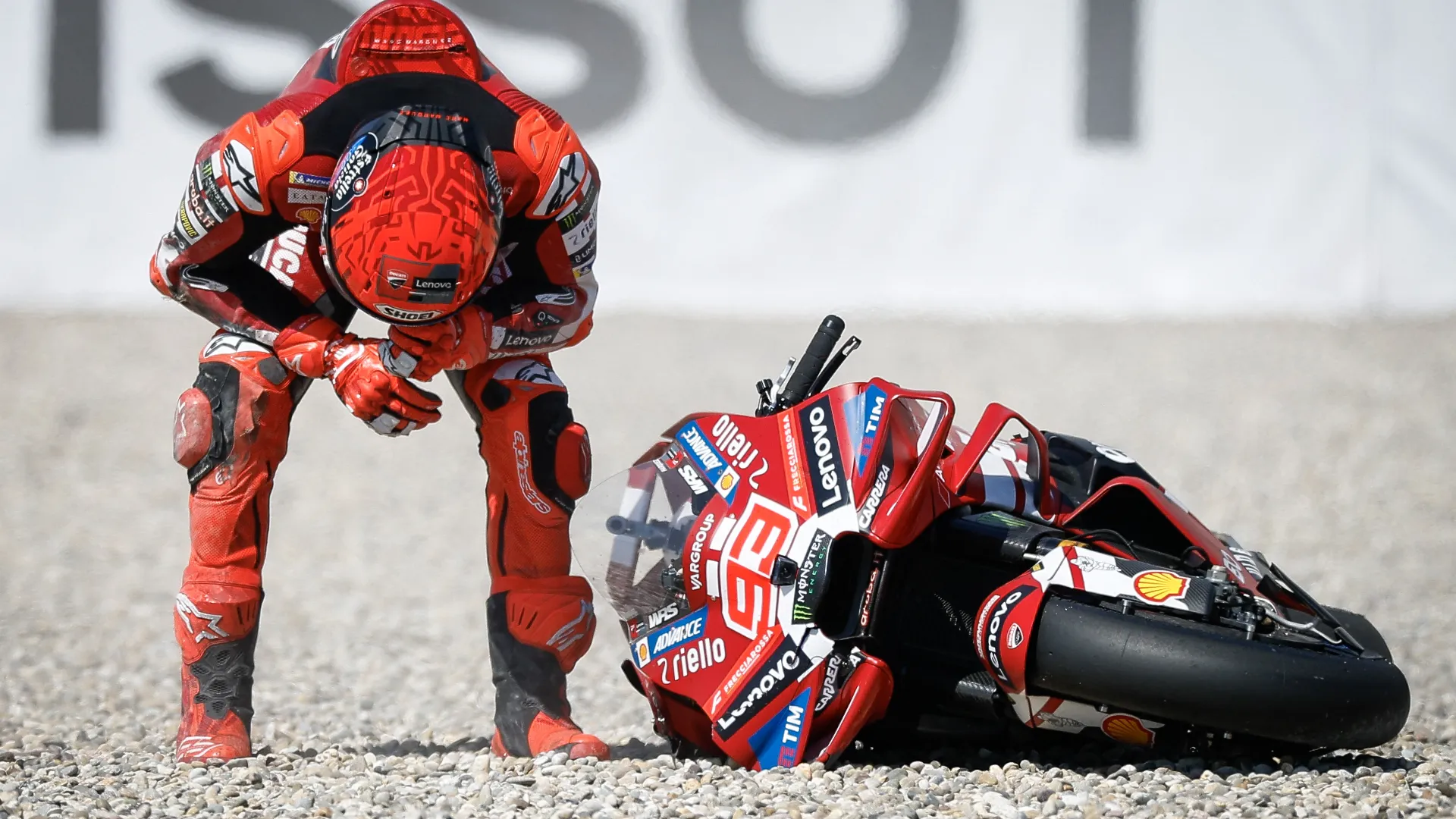 Marc e Alex Marquez caduti ad Assen: le reazioni sono opposte