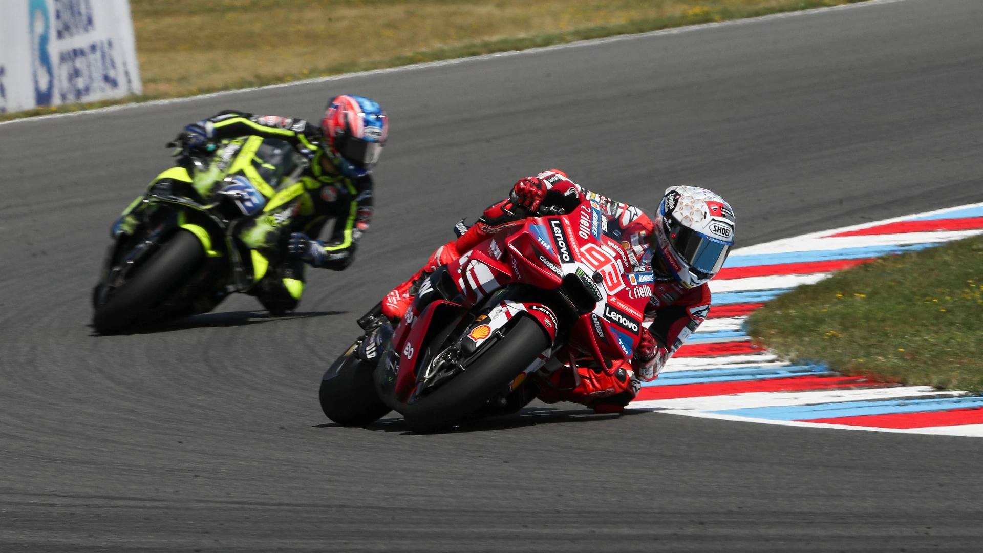 MotoGp, Marc Marquez trionfa a Brno e torna in corsa per il Mondiale. Pecco Bagnaia sale sul podio