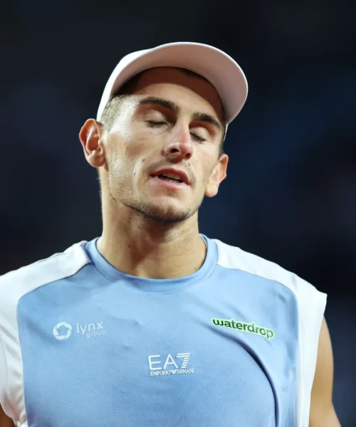 Roland Garros, Flavio Cobolli va in finale nella maniera più brutta: Matteo Arnaldi alza bandiera bianca