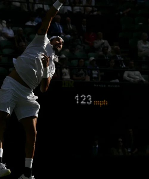 Wimbledon, perché il match di Matteo Berrettini con Stan Wawrinka è stato sospeso per venti minuti