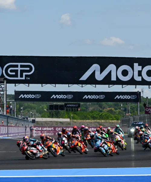 Moto3, paura a Balaton Park: Muñoz colpito dopo la caduta, gara chiusa in anticipo