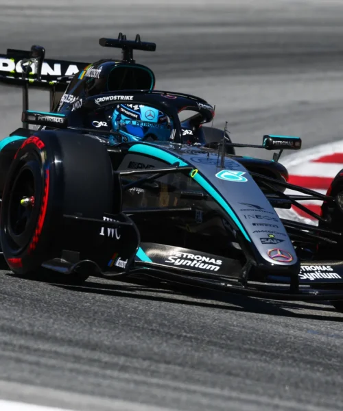 F1 qualifiche GP Barcellona: Russell in pole davanti a Hamilton e Antonelli. Leclerc a muro