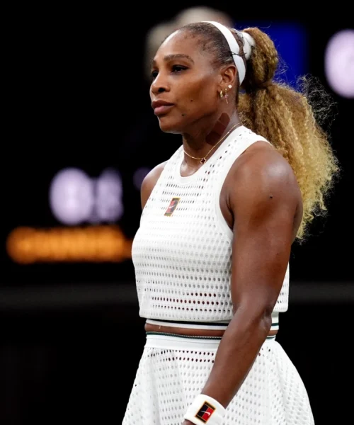 Wimbledon, Serena Williams deve inchinarsi ma gli applausi sono per lei