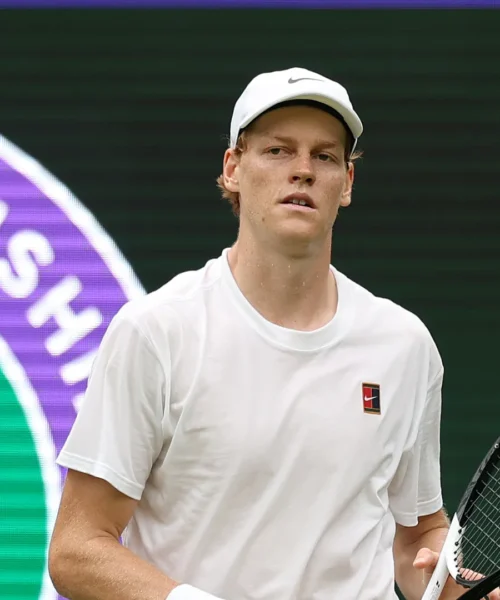 Wimbledon, la nuova regola innesca la polemica: “Favorisce Jannik Sinner”