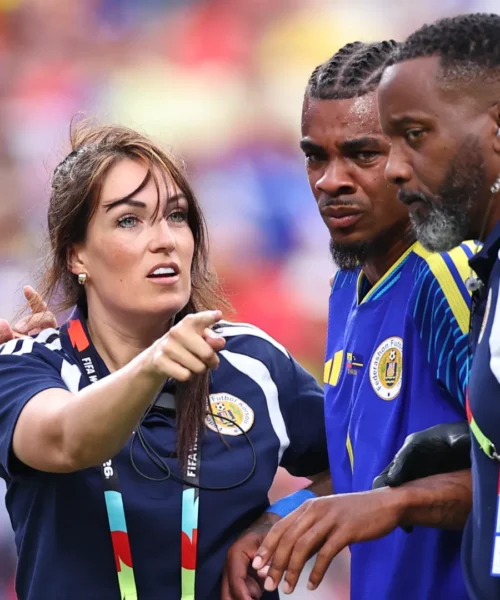 Mondiali 2026: chi è Suzanne Hurrman, la dottoressa di Curaçao che permette ai giocatori di dormire con le compagne