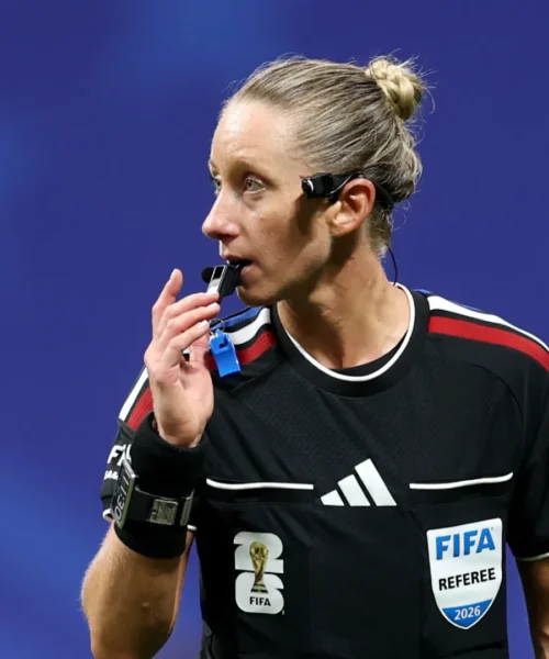 Mondiali 2026: chi è Tori Penso, l’arbitra da record della Coppa del Mondo