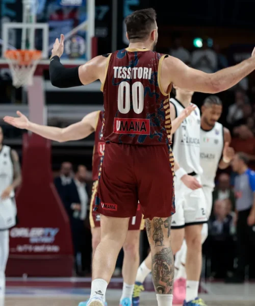 La Virtus crolla a Venezia nel finale e abdica. Amaro sfogo del dg Ronci in conferenza stampa