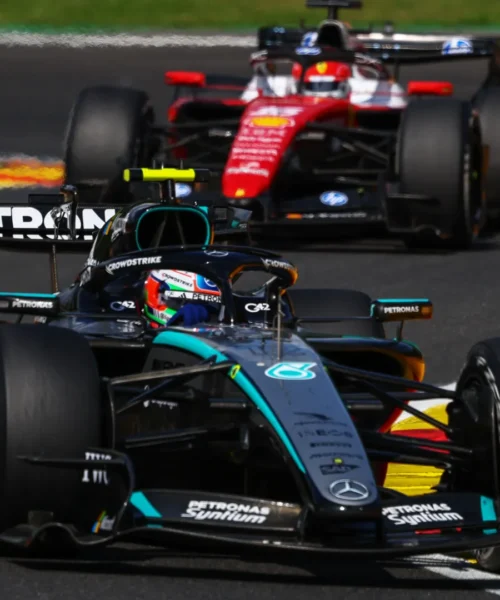 F1 GP Belgio: Kimi Antonelli torna alla vittoria, domato Leclerc. Russell va ko, Hamilton penalizzato