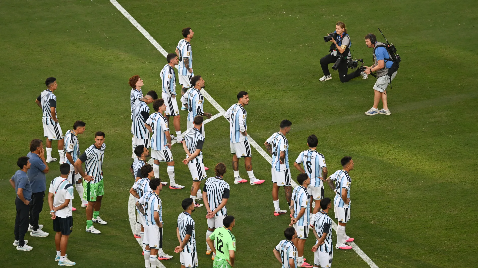 Mondiali 2026: chi è l’unico calciatore dell’Argentina che non si è voltato durante la festa della Spagna