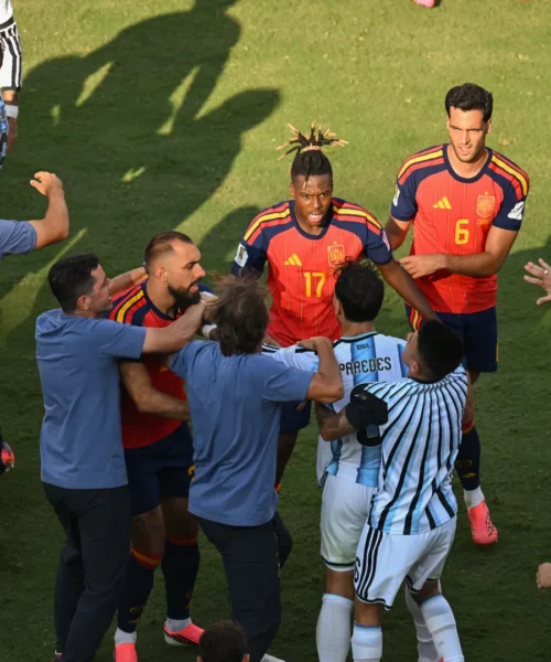 Mondiali 2026: Ayala si pente per la rissa dopo Spagna-Argentina. Gavi difende Paredes