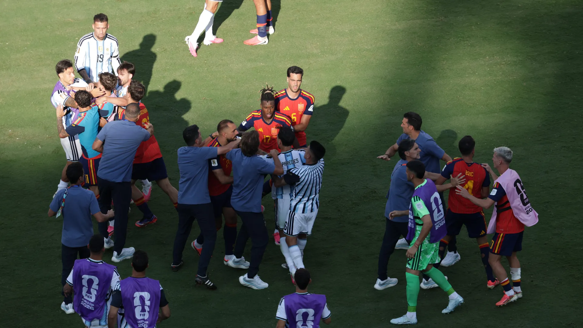 Spagna-Argentina infinita, Dani Olmo rifiuta le scuse di Ayala dopo la rissa: “Menti”