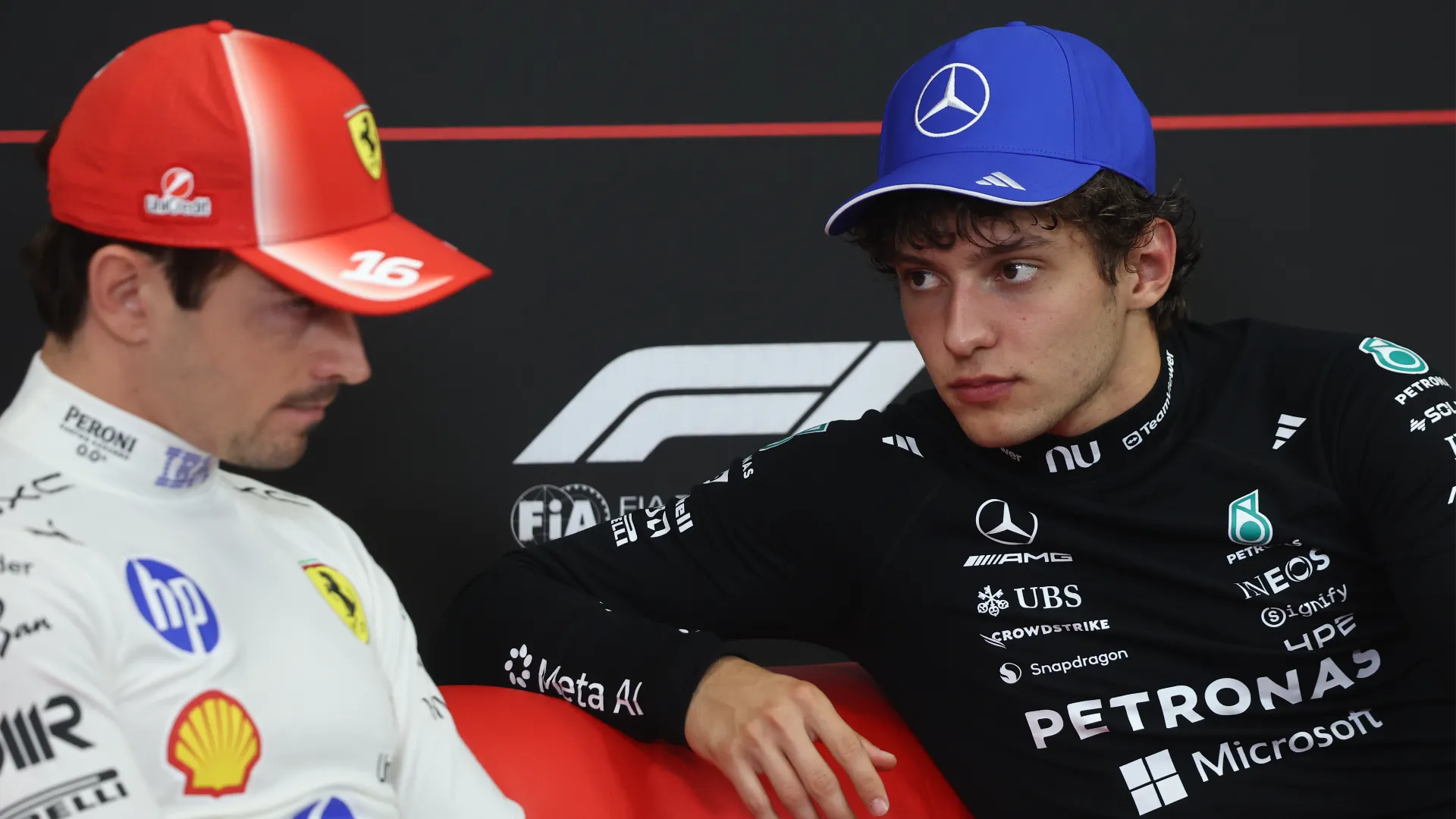 Il predecessore di Kimi Antonelli duro su Charles Leclerc: “Meglio stare zitti”