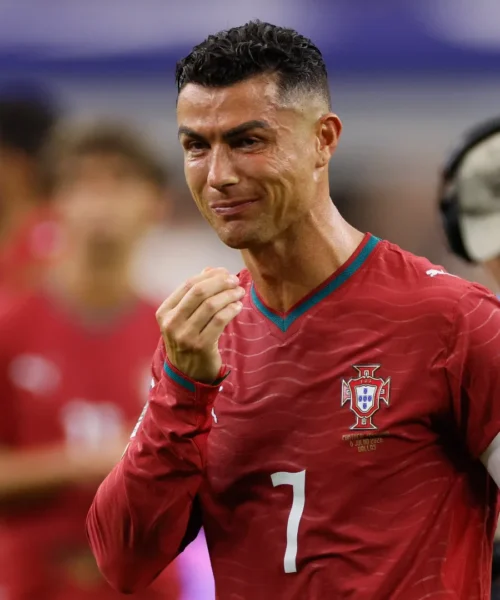 Sogno infranto: Cristiano Ronaldo in lacrime saluta i tifosi e dice addio ai Mondiali. Le immagini