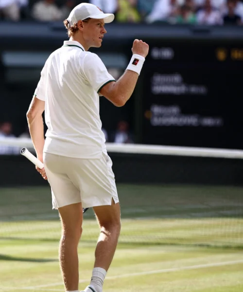 Wimbledon, Jannik Sinner c’è! Batte Novak Djokovic e va in finale contro Alexander Zverev
