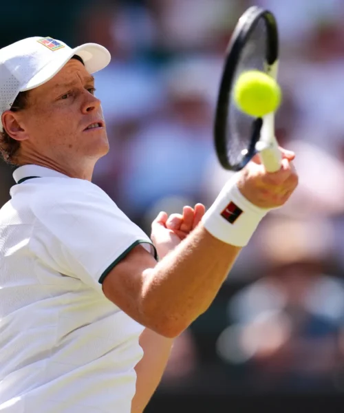 Contro Jan-Lennard Struff è durissima ma Jannik Sinner porta a casa anche il secondo set