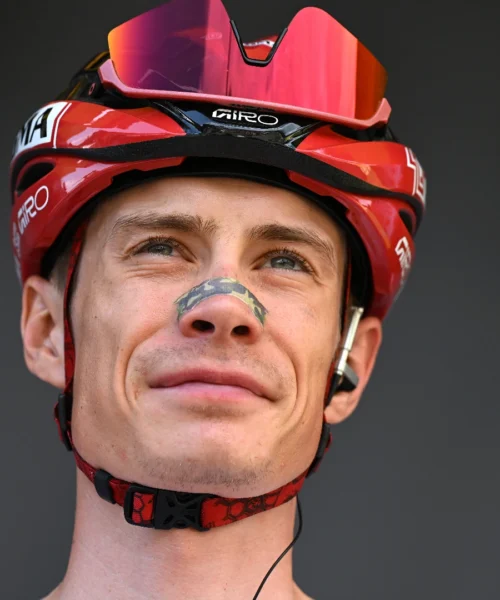 Tour 2026, Jonas Vingegaard non le manda a dire dopo il clamoroso ritiro