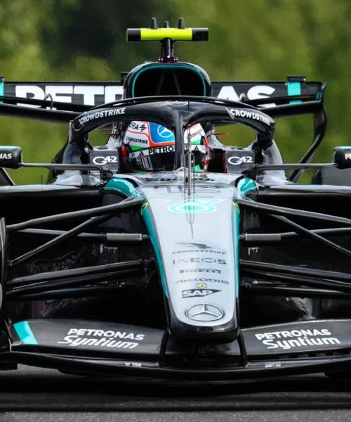 Nemmeno la bandiera rossa ferma Kimi Antonelli, è in pole a Spa. Leclerc e Hamilton devono inseguire