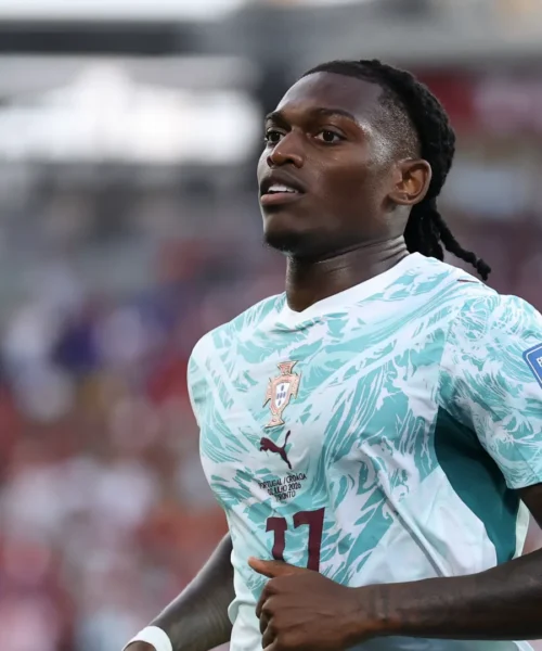 Mercato Milan: il Barcellona bussa per Leao, la richiesta del Milan