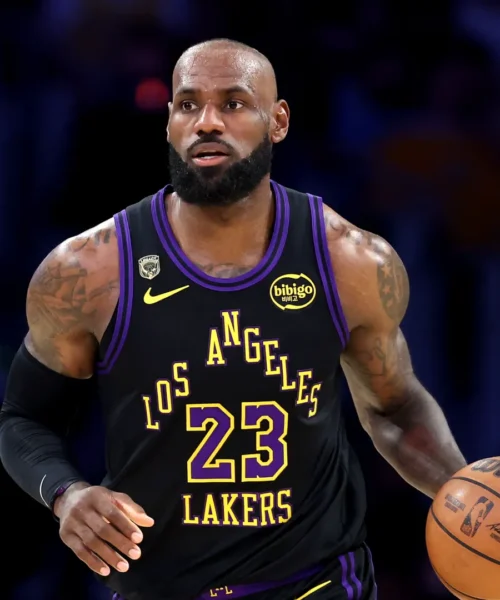 LeBron James ha firmato per i Philadelphia 76ers: “Voglio l’anello”