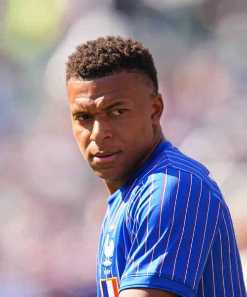 Mondiali 2026: vergognosi insulti razzisti, Mbappé replica duramente a una senatrice