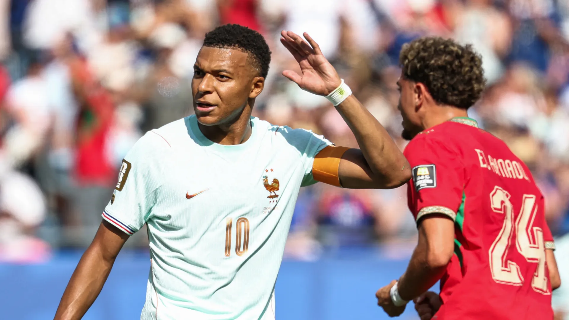 Mondiali 2026: Mbappé imita Messi, rigore disastroso. Poi furia contro l’arbitro argentino